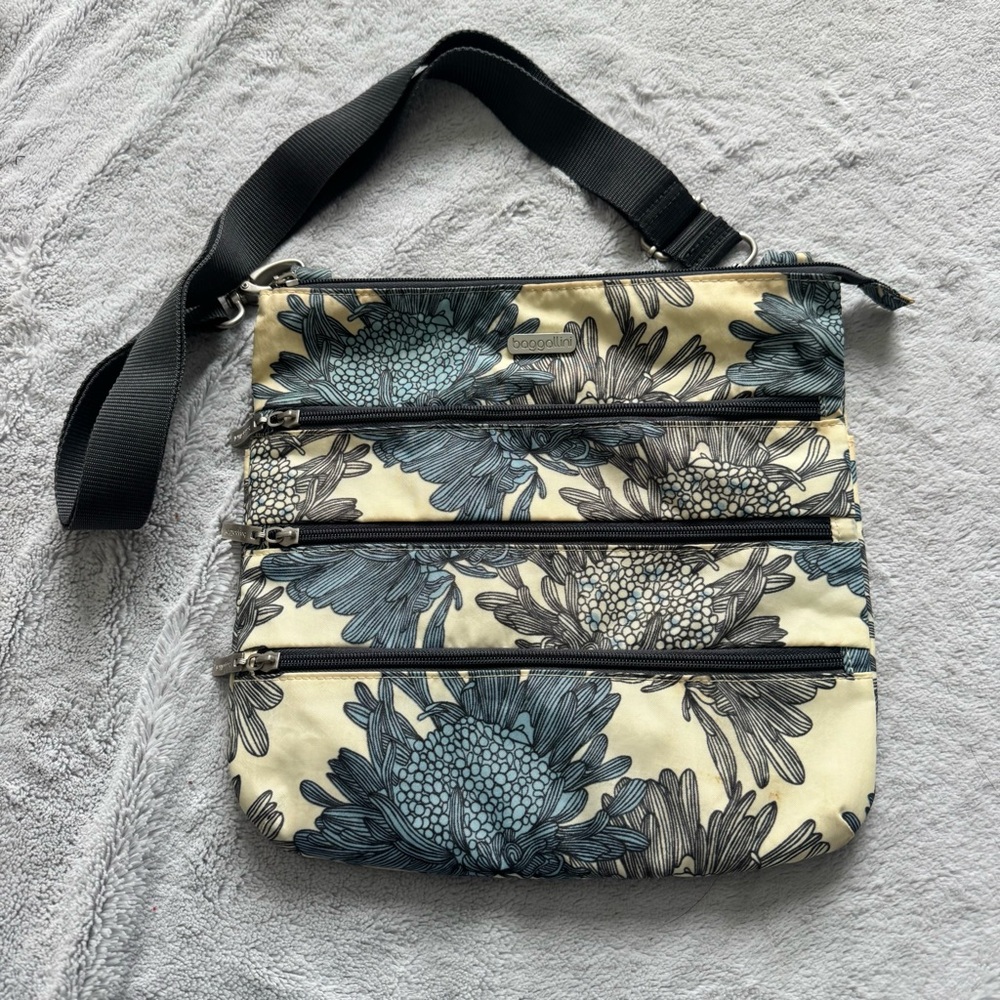 Baggallini Legacy‎ Blue Cream Floral Adjustable Crossbody Zipper Bag